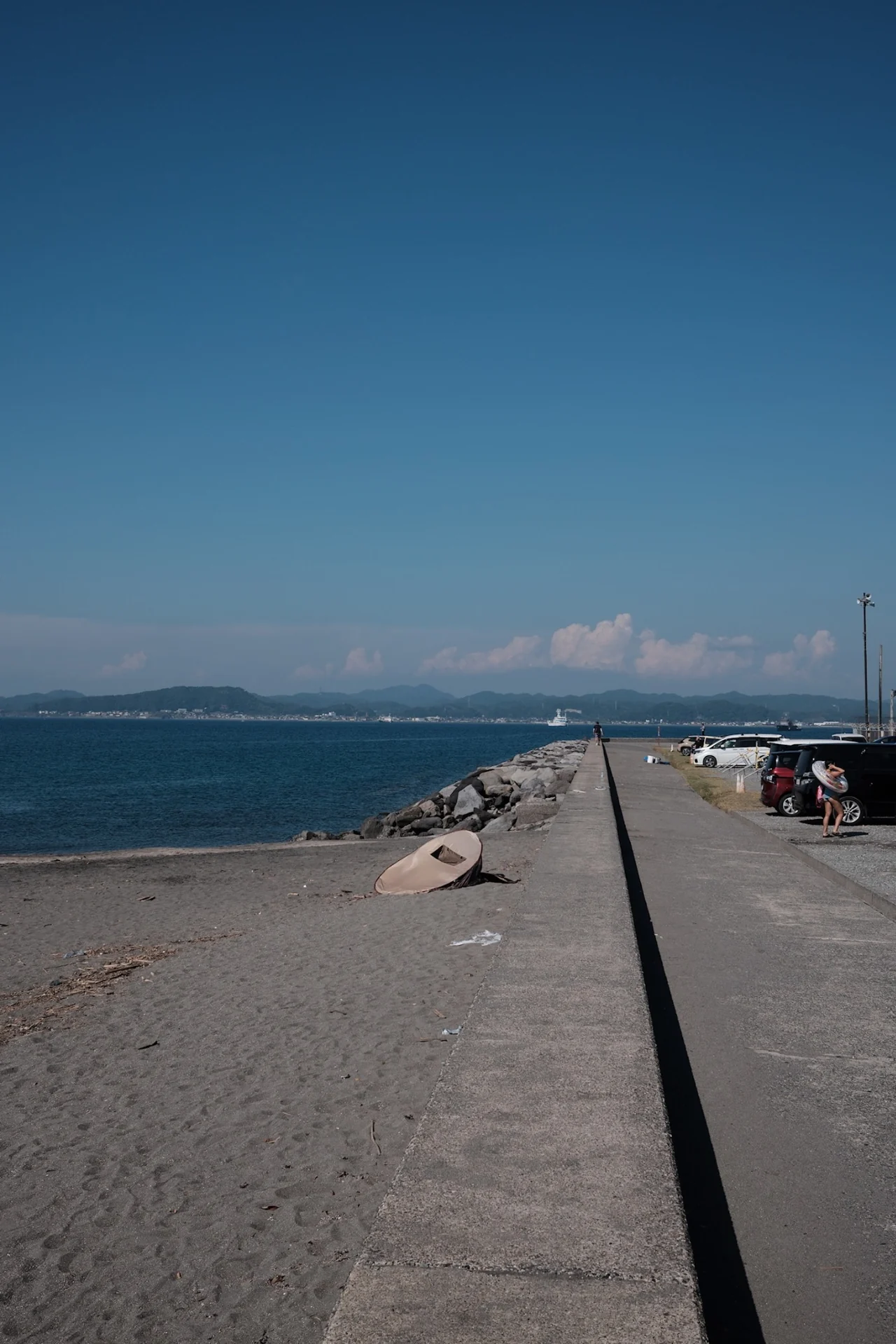 沖ノ島周辺の海岸と青い海